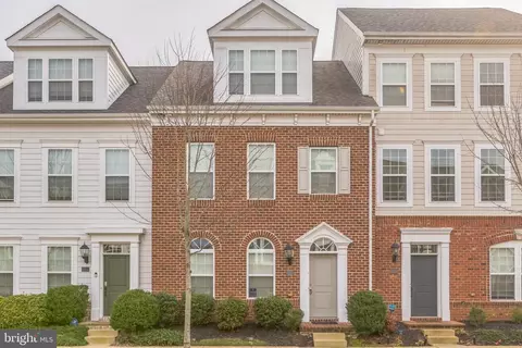 9 Mustang Dr, La Plata, MD 20646