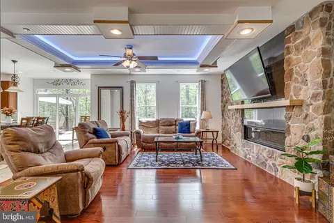 6220 Kerrick Dr, La Plata, MD 20646
