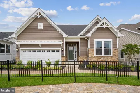10019 Shenandoah Ln, White Plains, MD 20695