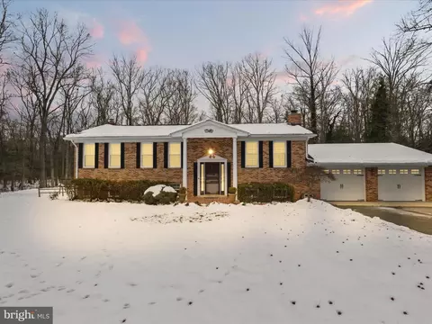 9362 Kris Dr, White Plains, MD 20695