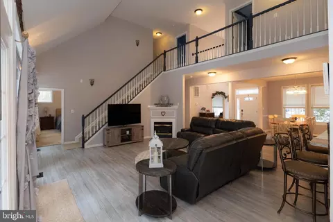 Entry Way - 11547 Wollaston Cir, Swan Point, MD 20645 photo 3 of 20
