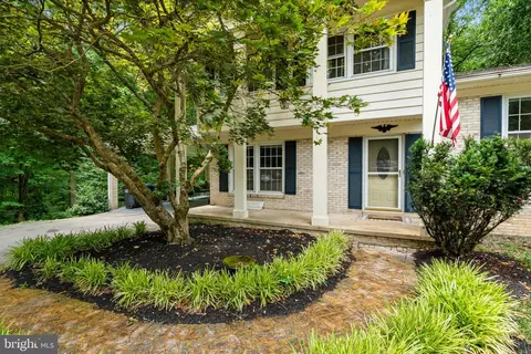 9850 Wellhouse Dr, White Plains, MD 20695