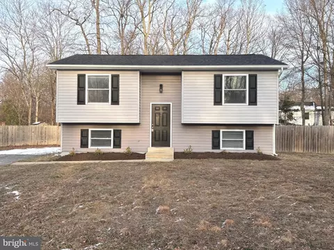 12820 Twin Oak Dr, Waldorf, MD 20601