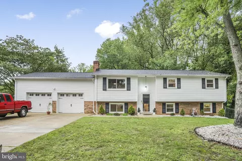 10586 White Stag Rd, La Plata, MD 20646