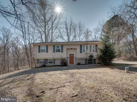 8415 Warren Dr, Pomfret, MD 20675