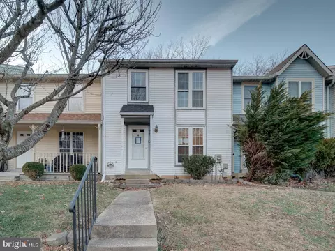 27 Teal Ct, La Plata, MD 20646