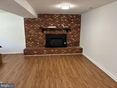 Living - 2245 Bridle Path Dr, Waldorf, MD 20601 photo 3 of 3