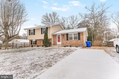 2764 Gill Ct, Waldorf, MD 20602