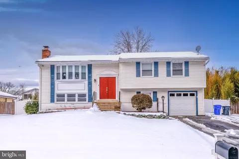 5602 Daniel Cir, Waldorf, MD 20601