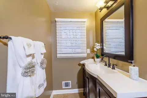 Bath - 5602 Daniel Cir, Waldorf, MD 20601 photo 2 of 5