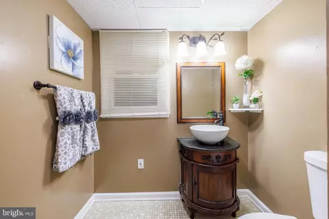 Bath - 5602 Daniel Cir, Waldorf, MD 20601 photo 4 of 5