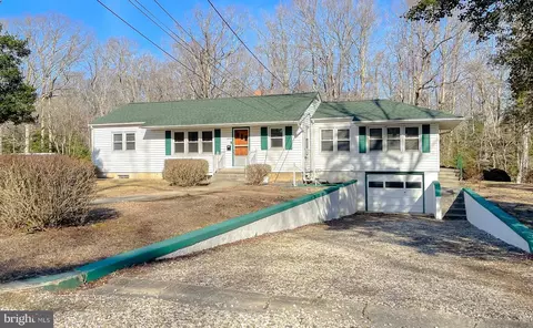 6855 Vernick Ln, La Plata, MD 20646