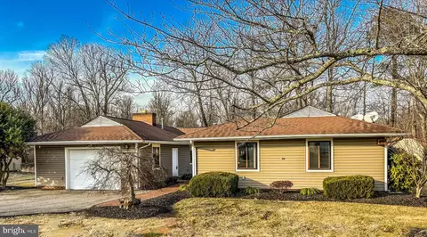 8026 Holly Ave, Waldorf, MD 20601