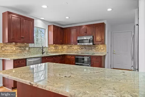 Kitchen - 16034 Beechnut Dr, Brandywine, MD 20613 photo 4 of 6