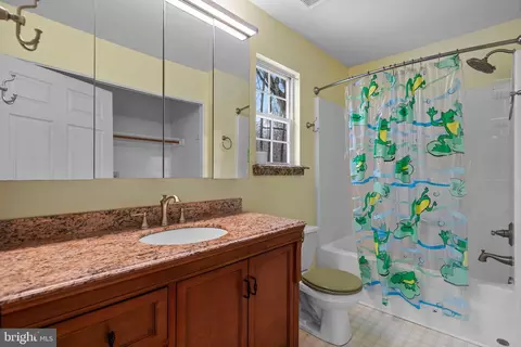 Bath - 16034 Beechnut Dr, Brandywine, MD 20613 photo 2 of 4