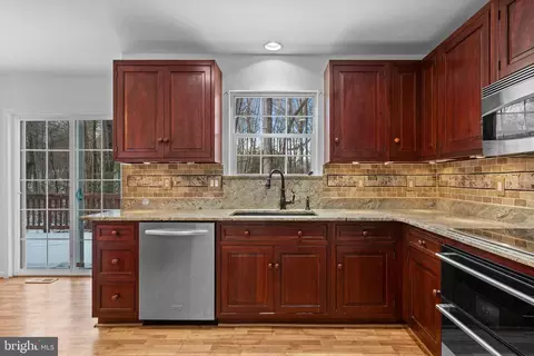 Kitchen - 16034 Beechnut Dr, Brandywine, MD 20613 photo 3 of 6