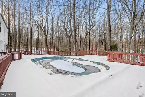 Exterior - 16034 Beechnut Dr, Brandywine, MD 20613 photo 16 of 19