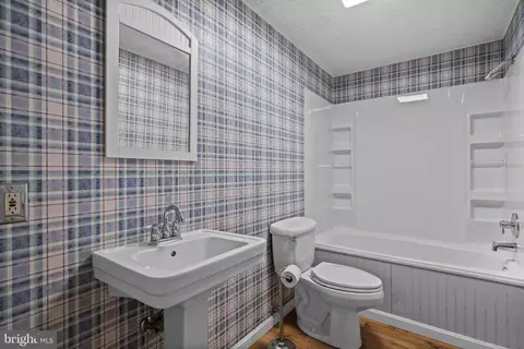 Bath - 16034 Beechnut Dr, Brandywine, MD 20613 photo 3 of 4