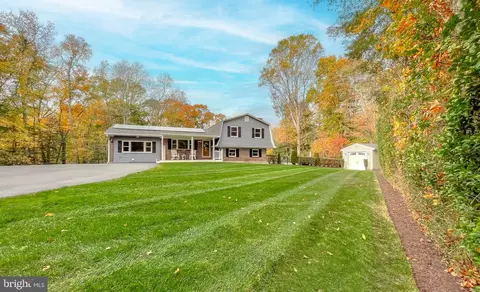8871 Sparrow Ct, Bel Alton, MD 20611