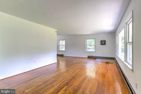 Living - 8920 Marshall Corner Rd, Pomfret, MD 20675 photo 2 of 4