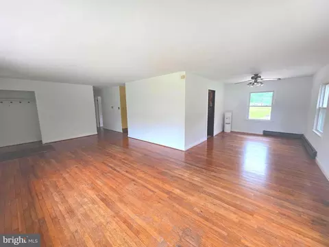 Living - 8920 Marshall Corner Rd, Pomfret, MD 20675 photo 4 of 4