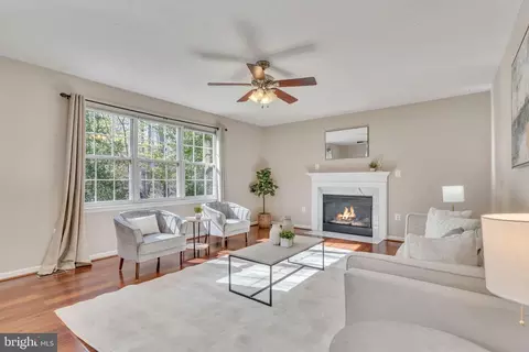 Living - 100 Cornwall Ct, La Plata, MD 20646 photo 3 of 5
