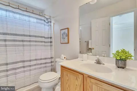 Bath - 100 Cornwall Ct, La Plata, MD 20646 photo 5 of 6