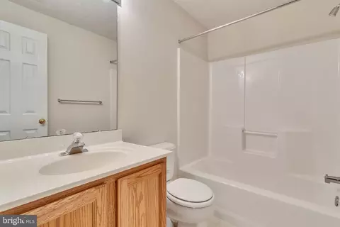 Bath - 100 Cornwall Ct, La Plata, MD 20646 photo 6 of 6