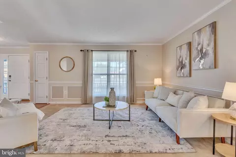 Living - 100 Cornwall Ct, La Plata, MD 20646 photo 4 of 5