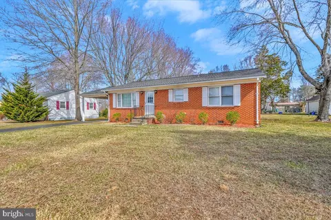 11714 Lancelot Dr, Waldorf, MD 20601