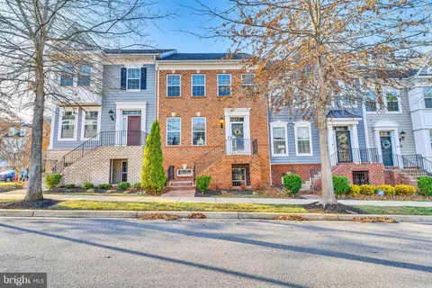 221 Buckeye Cir, La Plata, MD 20646