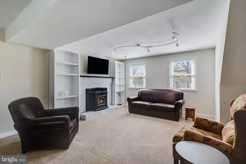 Living - 2303 Springbrook Ct, Waldorf, MD 20601 photo 4 of 5