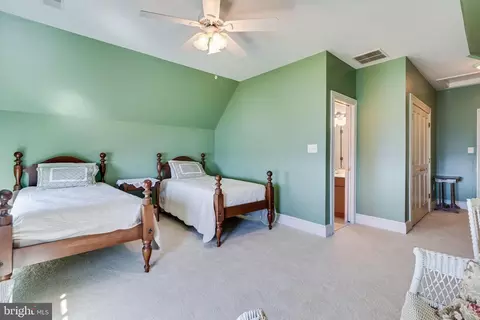 Bedroom - 11520 Magnolia Ct, Issue, MD 20645 photo 4 of 7