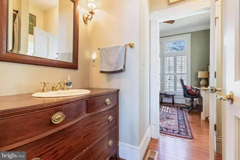 Entry Way - 11520 Magnolia Ct, Issue, MD 20645 photo 7 of 8