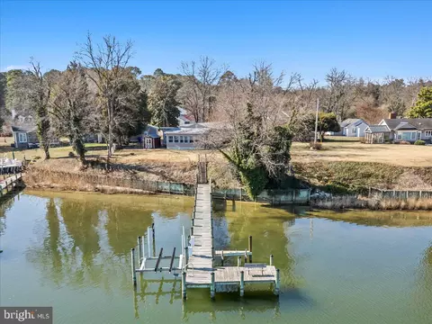 12420 Neale Sound Dr, Cobb Island, MD 20625