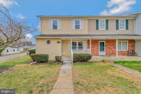 17 Park Square Dr, Indian Head, MD 20640