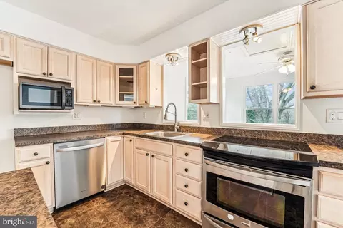 8475 Wedding Dr, Welcome, MD 20693