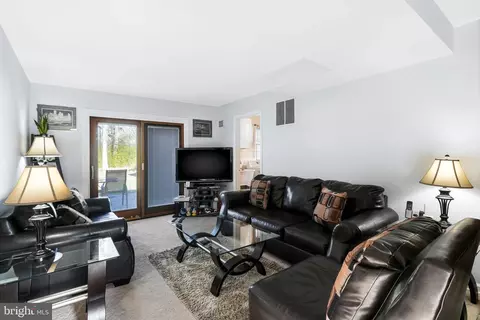 82 Garner Ave, Waldorf, MD 20602 photo 3