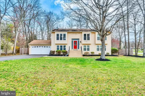 2901 Hunt Ct, Waldorf, MD 20603