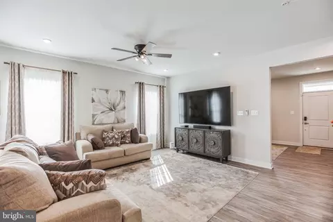 Entry Way - 2595 Skiff Pl, Waldorf, MD 20603 photo 3 of 15