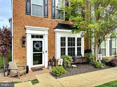 251 Buckeye Cir, La Plata, MD 20646