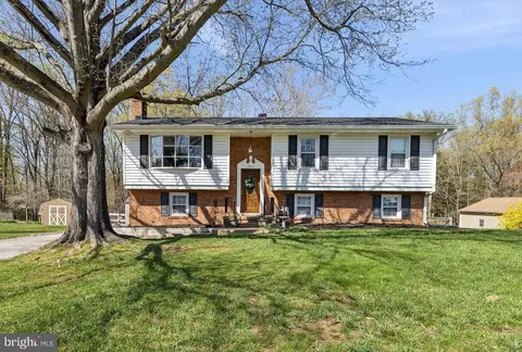 7461 Robin Rd, La Plata, MD 20646