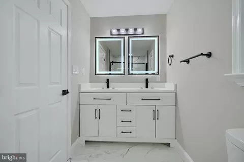 Bath - 11925 Patchwork Pl, Waldorf, MD 20602 photo 3 of 5