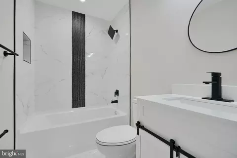 Bath - 11925 Patchwork Pl, Waldorf, MD 20602 photo 2 of 5