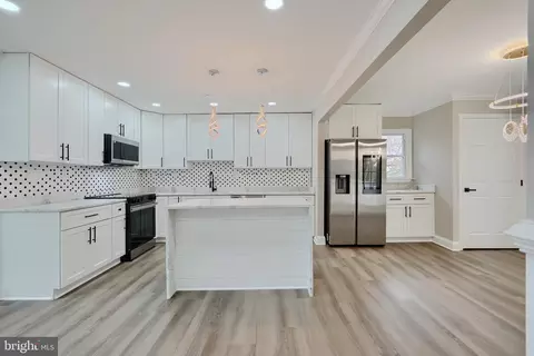 Kitchen - 11925 Patchwork Pl, Waldorf, MD 20602 photo 5 of 9