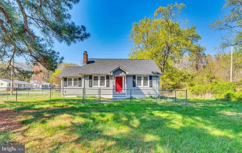 122 W Hawthorne Dr, La Plata, MD 20646