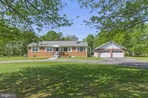 2601 Sun Valley Dr, Waldorf, MD 20603