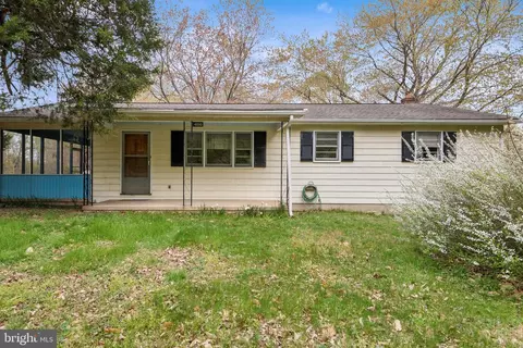 4090 Gardiner Rd, Waldorf, MD 20601