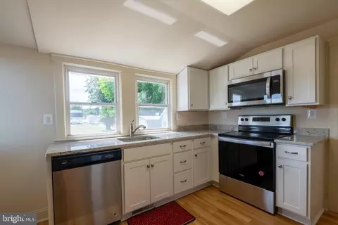 Kitchen - 18980 Kennon Pl, Benedict, MD 20612 photo 2 of 3