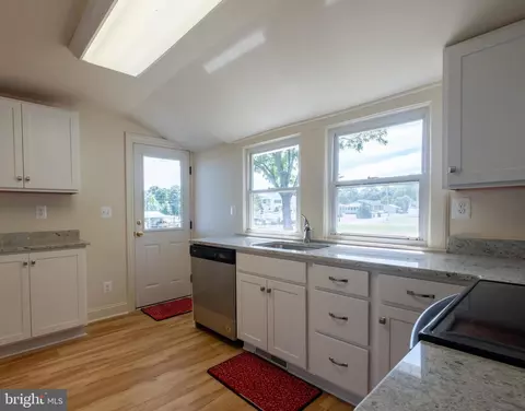 Kitchen - 18980 Kennon Pl, Benedict, MD 20612 photo 3 of 3